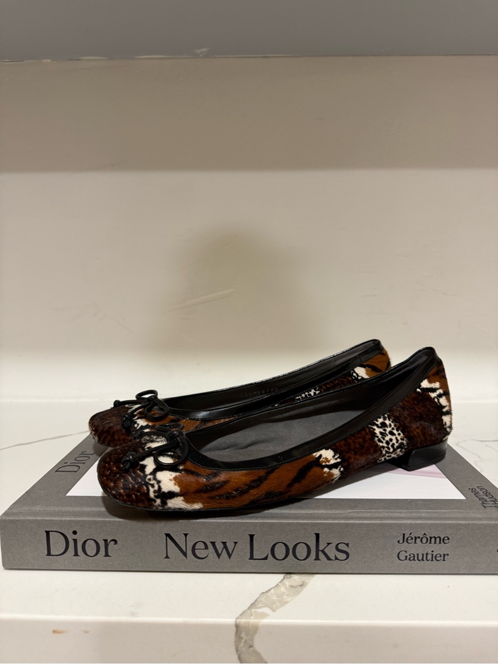 Stuart Weitzman Real Calf Hair Tiger / Animal Print Bow Ballet Flats - Size 7 N